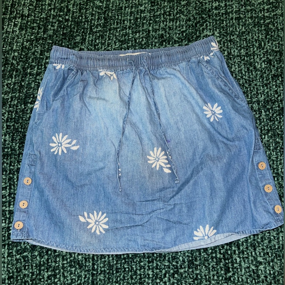 Copper Key denim skirt- embroidered flowers - size small women’s